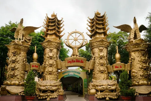 Tứ Linh Thiên Trụ Khu du lich suoi tien