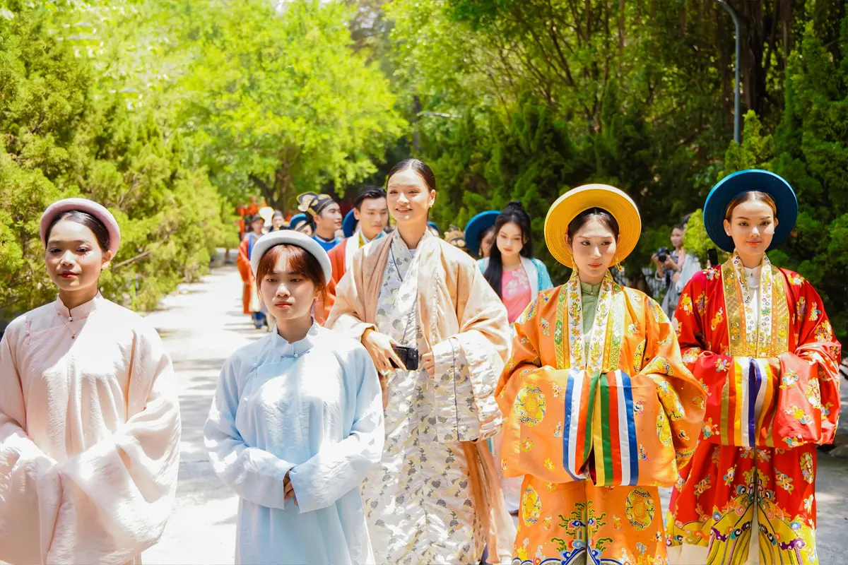 Khu du lich suoi tien 4 mùa