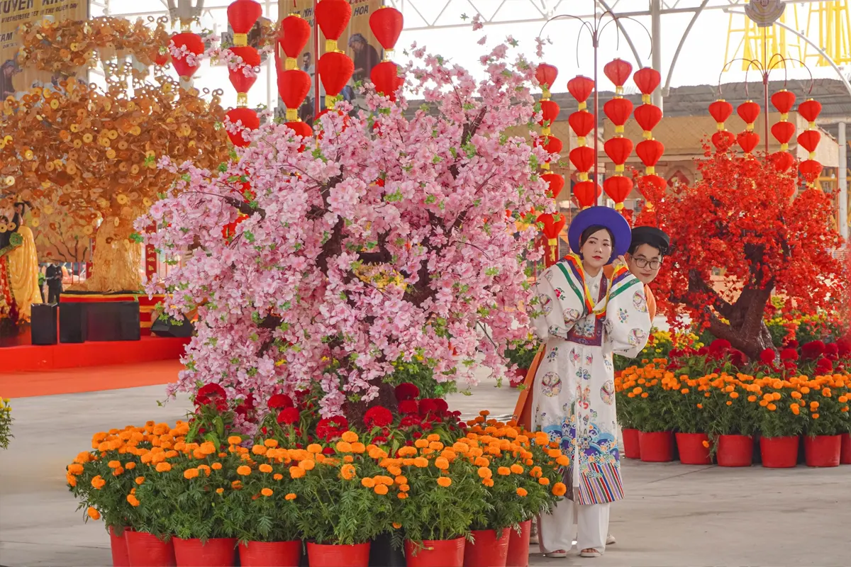 bốn mùa lễ hội Suối Tiên